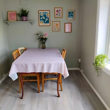 Cosy Farmhouse With Fjord View * 莫尔德